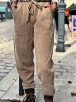 Charger l'image dans la galerie, Pantalon velours cotelé souple LEON Beige foncé
