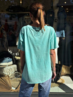 Charger l&#39;image dans la galerie, Tee shirt SMILE Turquoise effet délavé
