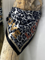 Charger l'image dans la galerie, Foulard 39

