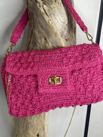 Charger l'image dans la galerie, Sac paille Fuchsia rabat chaîne - ZYRA
