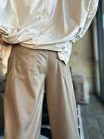 Charger l'image dans la galerie, Pantalon similicuir TIMO Taupe
