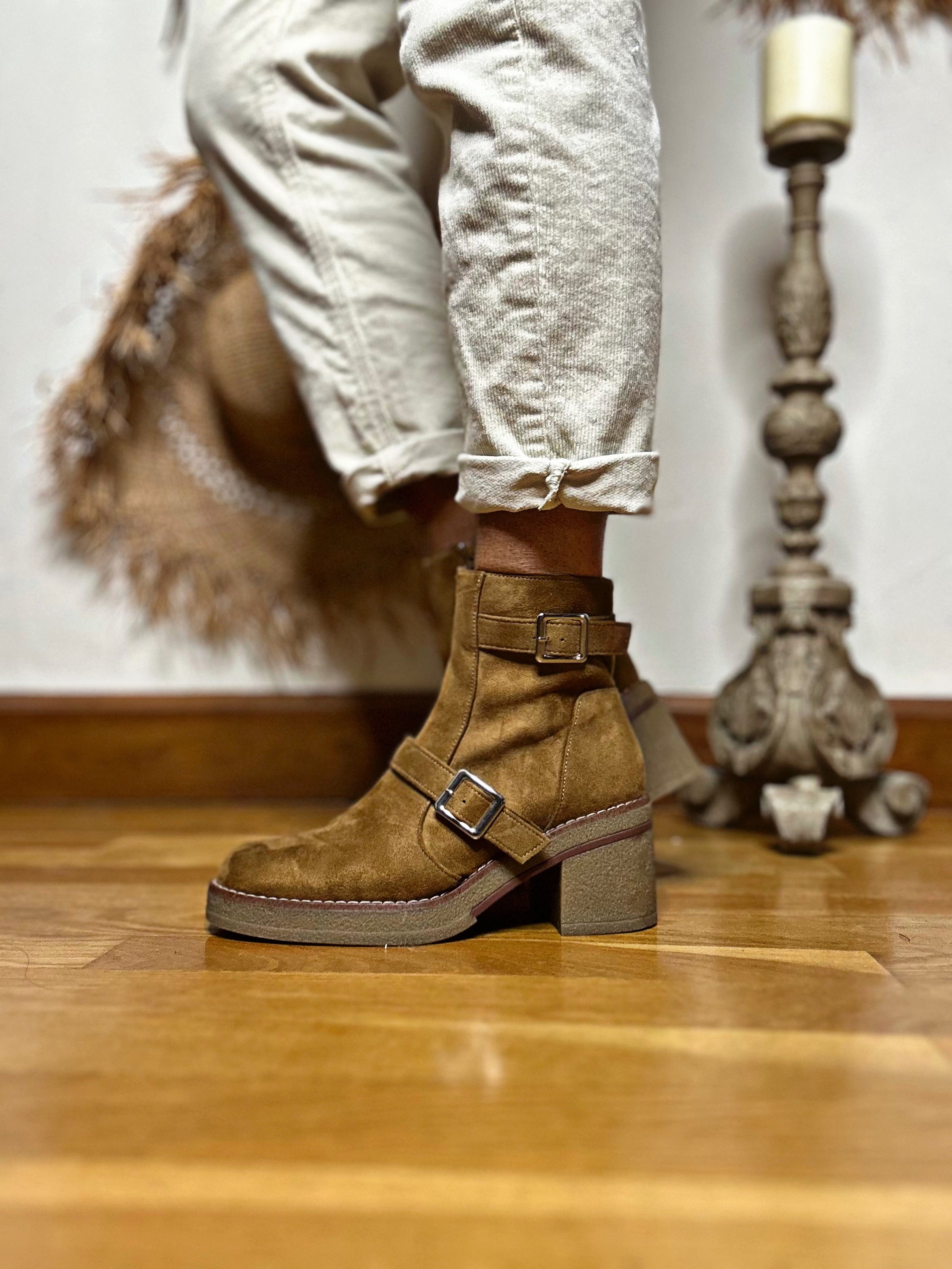 Boots PIA Camel