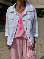 Charger l'image dans la galerie, Veste en jean blanche inscription rose - COTE D'AZUR
