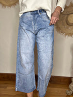 Charger l'image dans la galerie, Jeans TILIO Bleu clair (Modèle ZOE chez Place du Jour)
