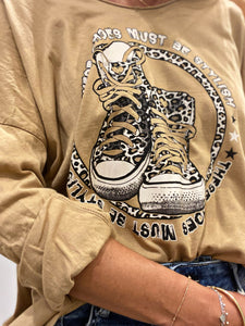 Tee shirt THESE SHOES MUST BE STYLISH Camel