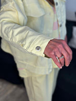 Charger l'image dans la galerie, Veste en jean jaune inscription rose - COTE D'AZUR
