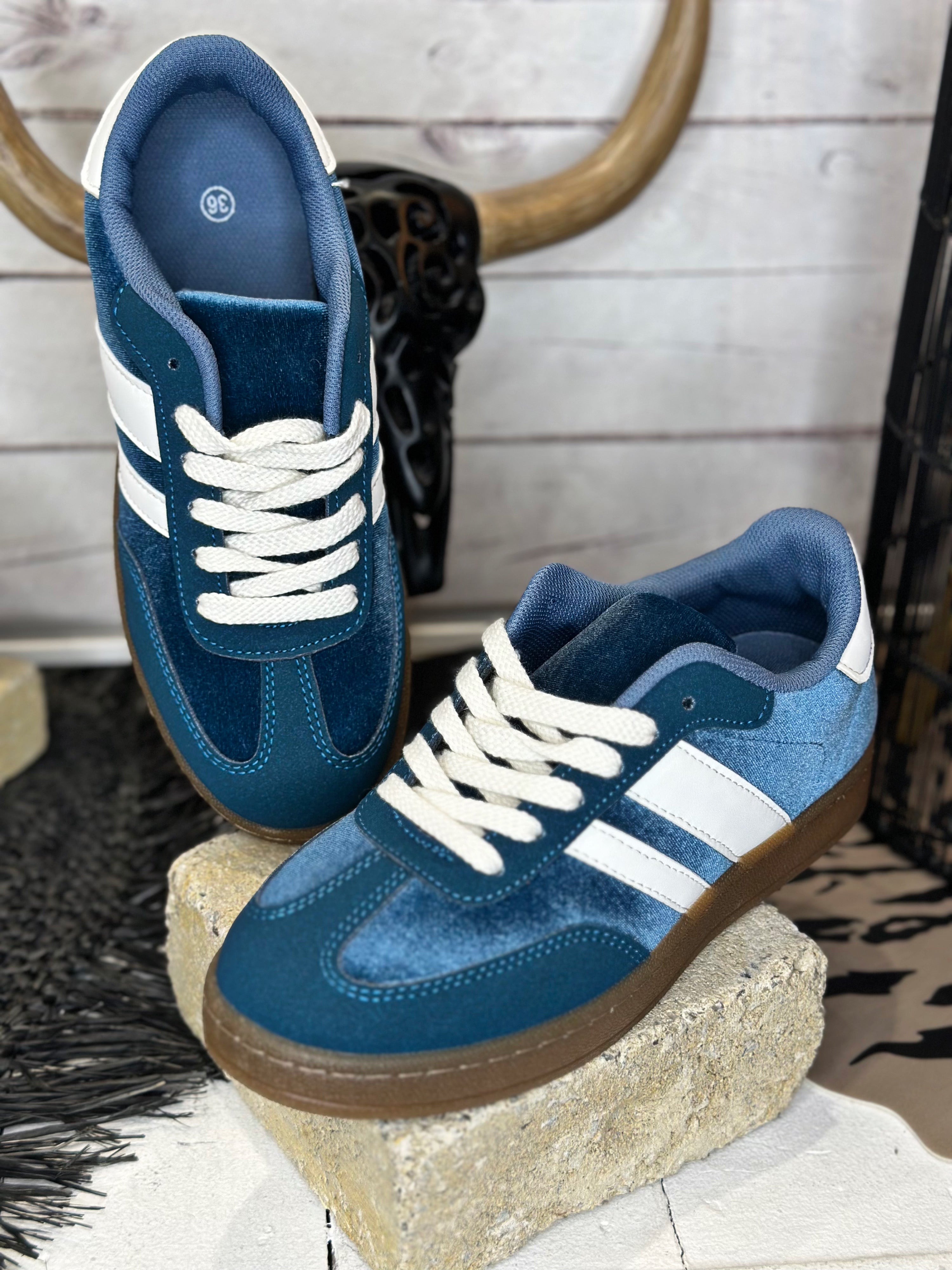 Baskets Bleu