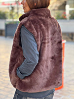 Load image into Gallery viewer, NAIA Choco sleeveless vest
