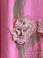Charger l'image dans la galerie, Tee shirt rose fluo tête de mort - SKULL
