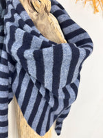 Charger l'image dans la galerie, Echarpe triangle NELIA Marine/Bleu jeans
