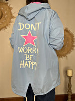 Charger l'image dans la galerie, Blouson léger BE HAPPY Bleu ciel
