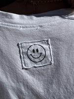 Charger l&#39;image dans la galerie, Tee shirt SMILE Blanc
