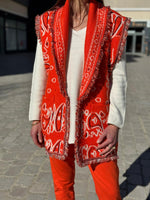 Charger l'image dans la galerie, Gilet sans manche ceinturé RIO orange motif bandana maille
