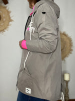 Charger l'image dans la galerie, Blouson léger BE HAPPY Taupe
