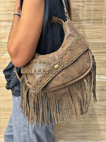Charger l'image dans la galerie, Sac à franges ORYA taupe
