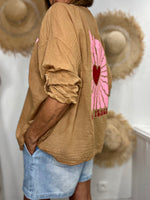 Charger l'image dans la galerie, Chemise LOVE PEACE Camel
