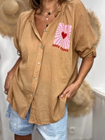 Charger l'image dans la galerie, Chemise LOVE PEACE Camel
