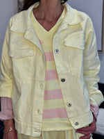Charger l'image dans la galerie, Veste en jean jaune inscription rose - COTE D'AZUR
