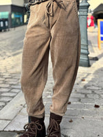 Charger l'image dans la galerie, Pantalon velours cotelé souple LEON Beige foncé
