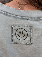Charger l&#39;image dans la galerie, Tee shirt SMILE Kaki effet délavé
