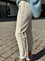 Charger l'image dans la galerie, Pantalon jogging MIKO Ecru taille élastiquée bandes pailletées
