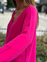 Charger l&#39;image dans la galerie, Pull doux TAO Fuchsia
