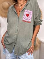 Charger l'image dans la galerie, Chemise LOVE PEACE Kaki
