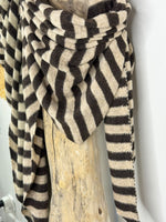 Charger l'image dans la galerie, Echarpe triangle NELIA Choco/Beige
