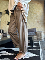 Charger l'image dans la galerie, Pantalon similicuir TIMO Taupe
