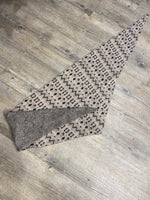 Charger l'image dans la galerie, Echarpe triangle ZAYA Taupe
