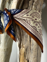 Charger l'image dans la galerie, Foulard 40
