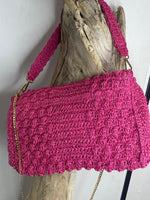 Charger l'image dans la galerie, Sac paille Fuchsia rabat chaîne - ZYRA
