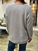 Charger l'image dans la galerie, Pull doux TAO Gris clair
