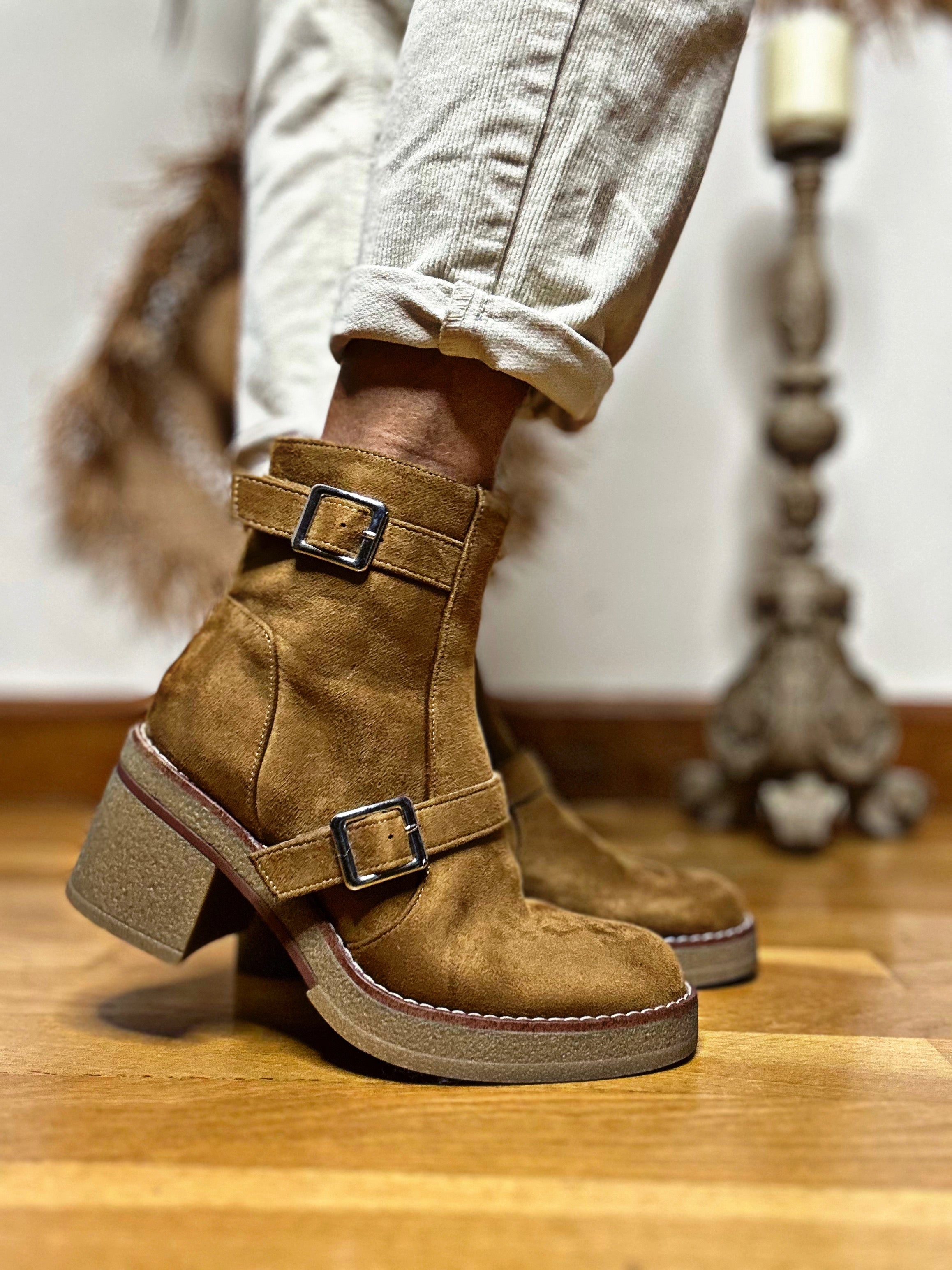 Boots PIA Camel