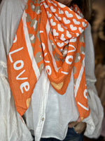 Charger l&#39;image dans la galerie, Foulard LOVE Orange
