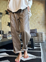 Charger l'image dans la galerie, Pantalon similicuir TIMO Taupe
