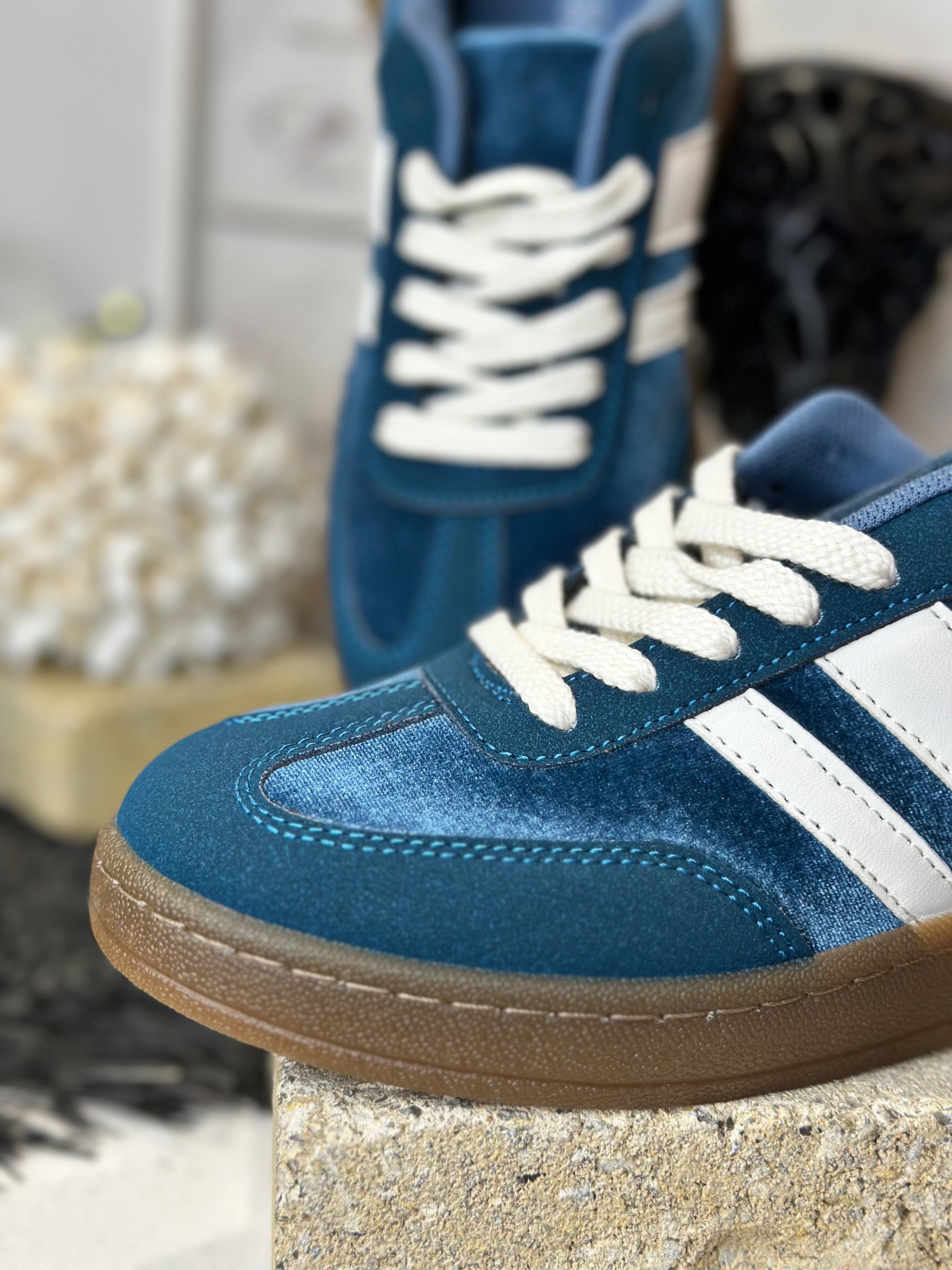 Baskets Bleu