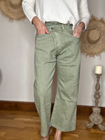 Charger l'image dans la galerie, Pantalon PASCAL Kaki (Modèle ZOE chez Place du Jour)
