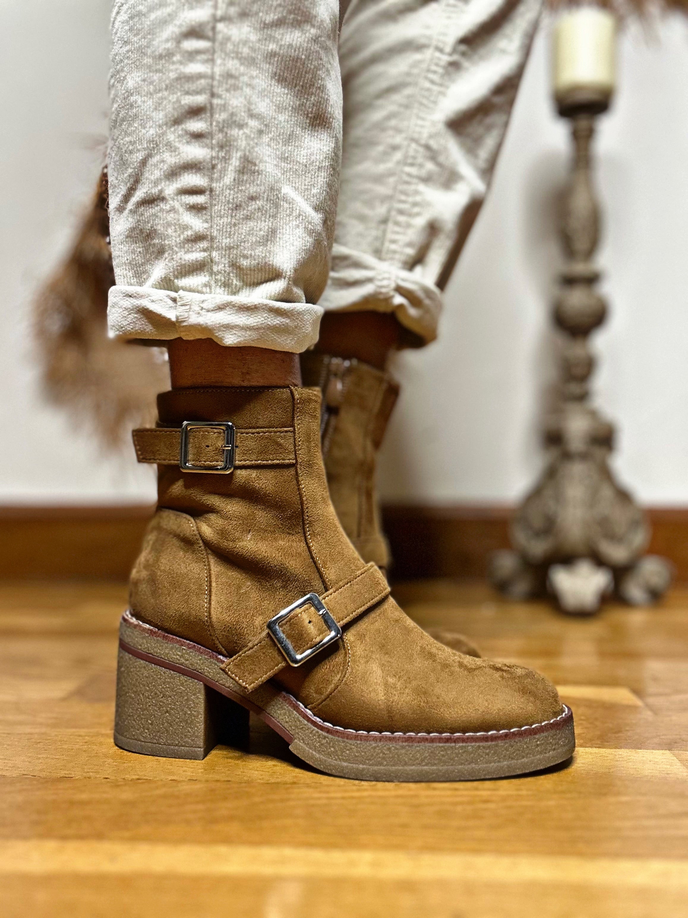 Boots PIA Camel