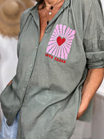 Charger l'image dans la galerie, Chemise LOVE PEACE Kaki
