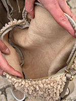 Charger l&#39;image dans la galerie, Sac banane bouclette MILA Camel clair
