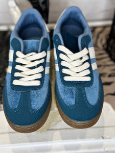 Baskets Bleu