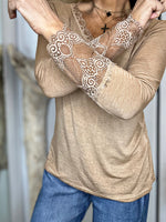 Charger l'image dans la galerie, Tee shirt AURA Camel
