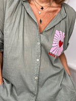 Charger l'image dans la galerie, Chemise LOVE PEACE Kaki
