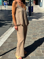 Charger l'image dans la galerie, Ensemble top et pantalon Camel - JANEL
