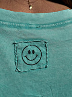 Charger l&#39;image dans la galerie, Tee shirt SMILE Turquoise effet délavé
