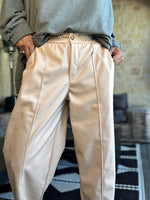 Charger l'image dans la galerie, Pantalon similicuir TIMO Beige
