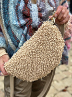 Charger l&#39;image dans la galerie, Sac banane bouclette MILA Camel clair
