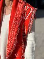 Charger l'image dans la galerie, Gilet sans manche ceinturé RIO orange motif bandana maille
