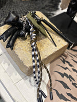 Charger l&#39;image dans la galerie, Bijou de sac ou Porte clés NOEUD STREET Noir
